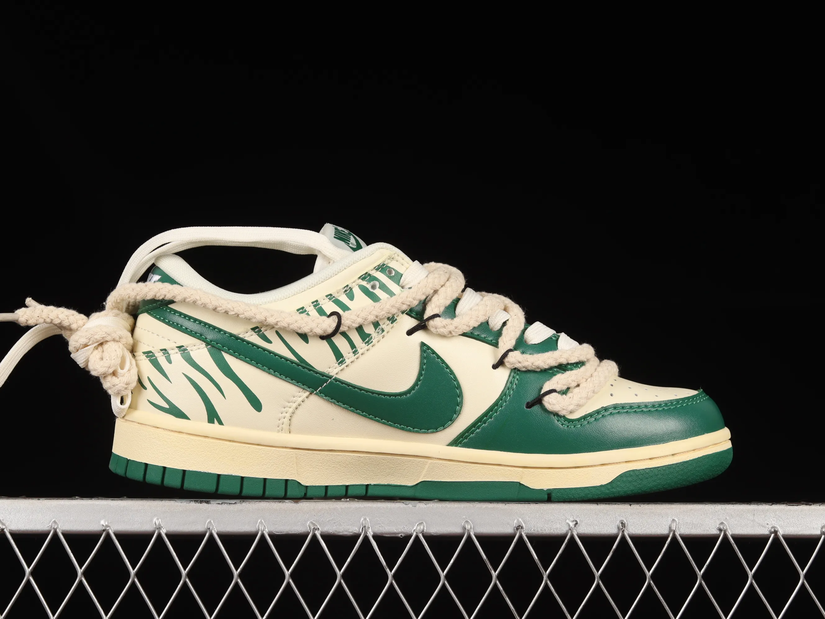 All categories Nk SB Dunk series Nk SB Dunk Low low-top sneakers Nk Dunk Low distressed beige customized version of deconstructed strap casual sneakers DD1503-112